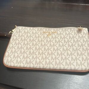 New🌸 mk Jet Set Charm Signature Logo Medium Top Zip Wristlet